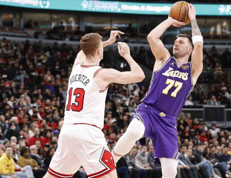 开云体育在线软件-东契奇加盟湖人65场2000分，加盟新球队拿2000分历史第四快