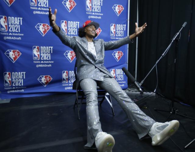 开云体育在线观看-新秀签约大获成功 阿迪达斯欲重塑篮球产品线